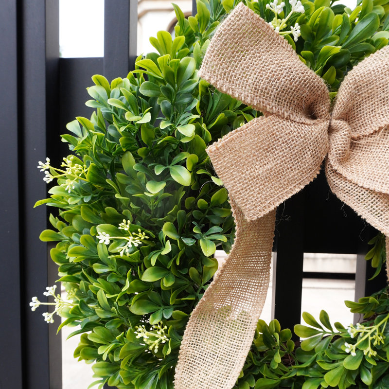 Couronne de buis avec toile de jute et boucles Shamrock