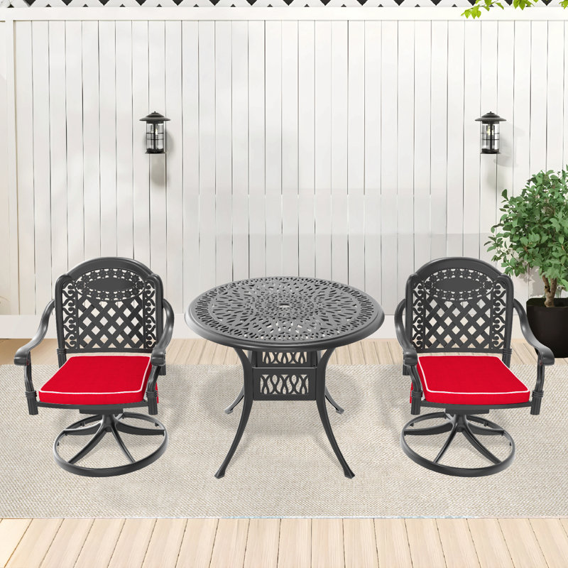Cet ensemble de salle à manger en fonte d'aluminium toutes saisons comprend des chaises pivotantes et une table ronde avec cadre noir