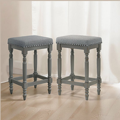 Tabouret de bar 26 po avec garniture cloutée, tabouret de comptoir rustique en bois avec siège rembourré (gris, ensemble de 2)