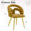 Ensemble de quatre chaises d'appoint en velours jaune et or