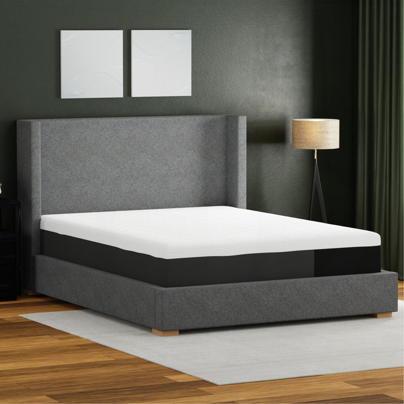 Matelas en mousse viscoélastique infusée de gel Essentials, 12", Très grand californien