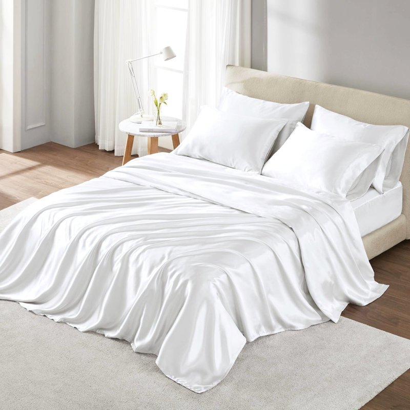Drap-housse simple en satin de luxe blanc 4 pièces - surface froissée, soyeuse et douce, convient aux matelas de 16 po, comprend 1 drap plat, taies d'oreiller ajustées, frisottis apprivoisé pour la douceur des cheveux