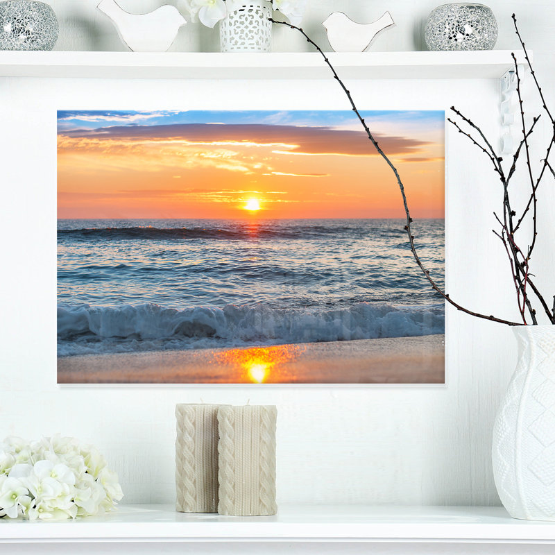 «Beautiful Sunrise Over the Horizon Modern Beach», reproduction de photo sur toile tendue, H 30 po x l 40 po x 1,5 po