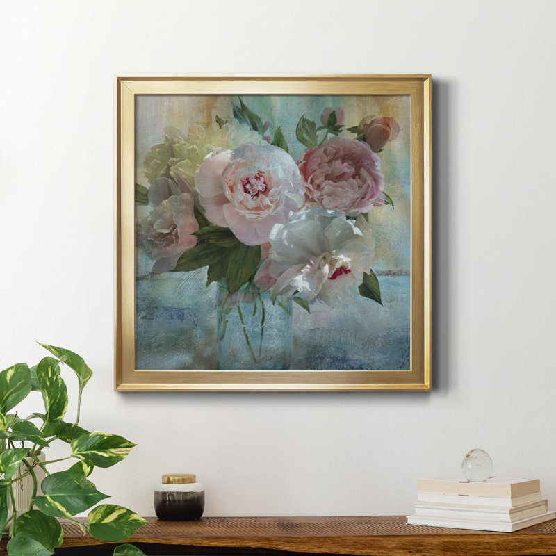 Peony Bouquet I - Peinture sur toile encadrée, Cadre doré, H 17,5 po x l 17,5 po x P 1,5 po