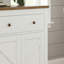 Buffet blanc en bois de style campagnard, quatre portes, deux tiroirs, tablettes réglables.