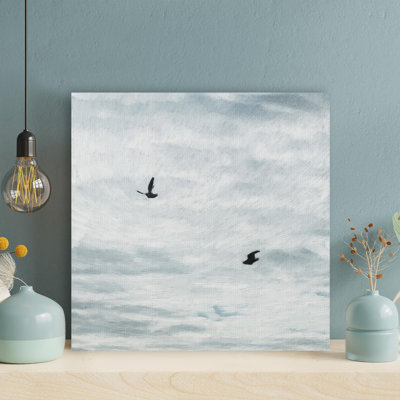 Ciel nuageux et paire d'oiseaux volants - Reproduction d'art graphique sur toile tendue 1 pièce