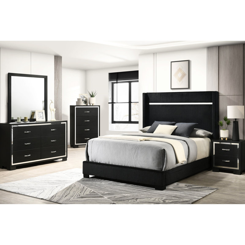 Grand lit moderne avec tête de lit haute en noir, mobilier de chambre à coucher, tête de lit noire à assemblage de cadre de bois, installation simple