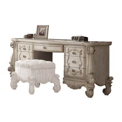 Caerwen Vanity