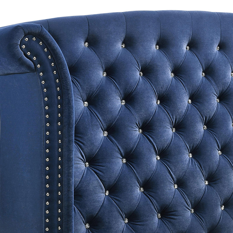 Chambre à coucher pour 5 grands lits Pacific Blue avec tête de lit à oreilles, capitonnage à boutons, garniture cloutée et caractéristiques de style pour lit avec accessoires assortis