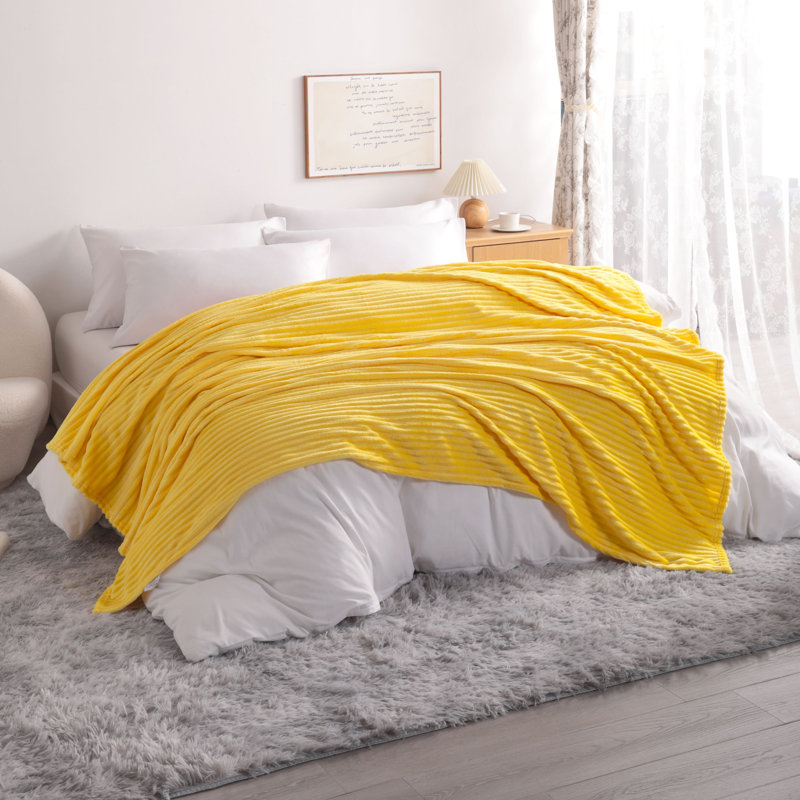 Couverture douce et légère en flanelle rayée, Jaune