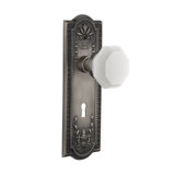 Meadows Plate with Decorative Keyhole and Waldorf White Milk Knob