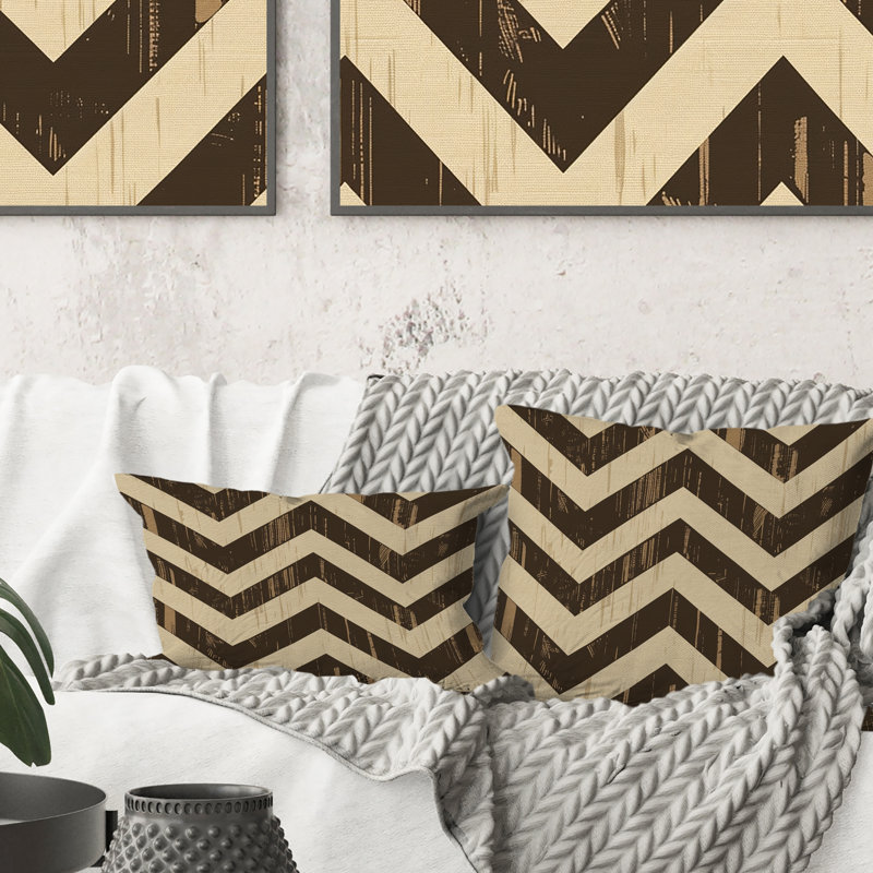 Coussin lombaire brun à motif de chevrons Glam Print I - Mid-Century