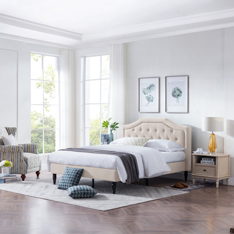 Grand lit plateforme tapissier Yulita, Beige
