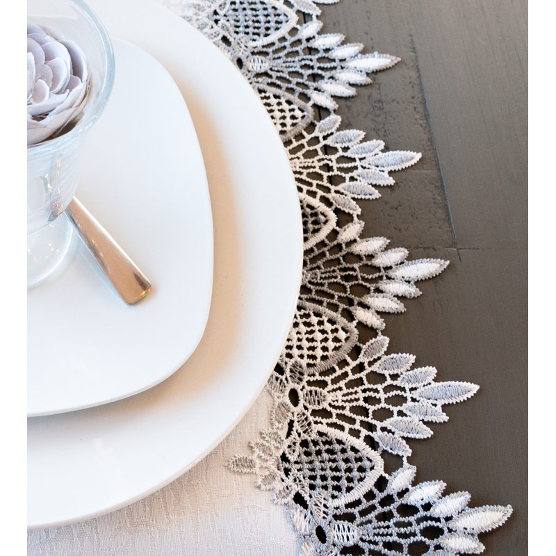Chemin de table Lace, 16 po x 54 po