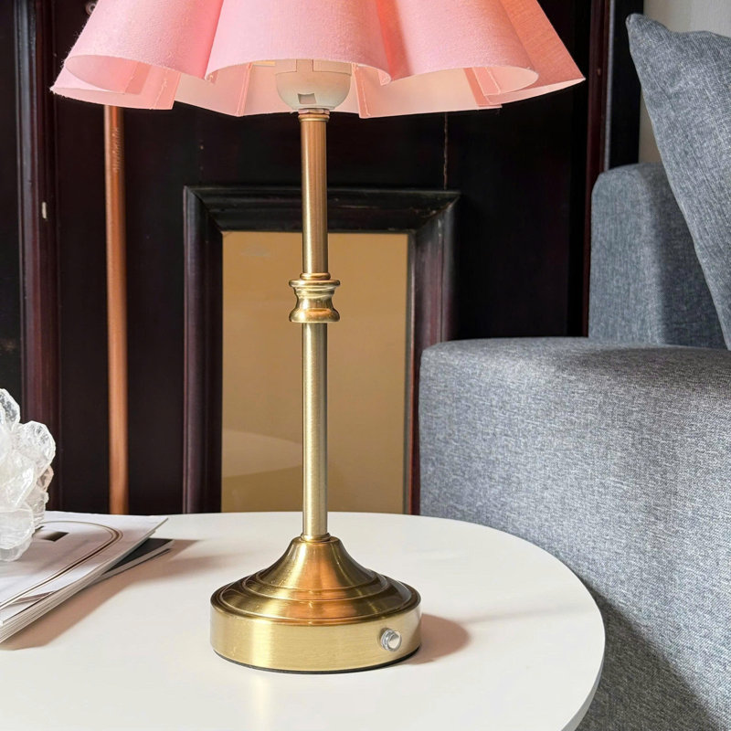 Lampe de table à DEL sans fil avec gradateur, pile rechargeable intégrée, 3 niveaux de luminosité, lampe de table de patio, lampe de chevet, éclairage ambiant pour restaurant Demetrish