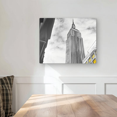 Outline of Empire State Building - Gray Livingroom Metal Print