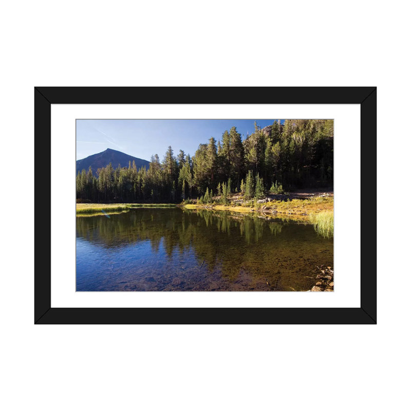 «Lake with Mountain Range», reproduction de photo sur toile, H 16 po x l 24 po x P 1 po, Papier d'art encadré noir, Blanc