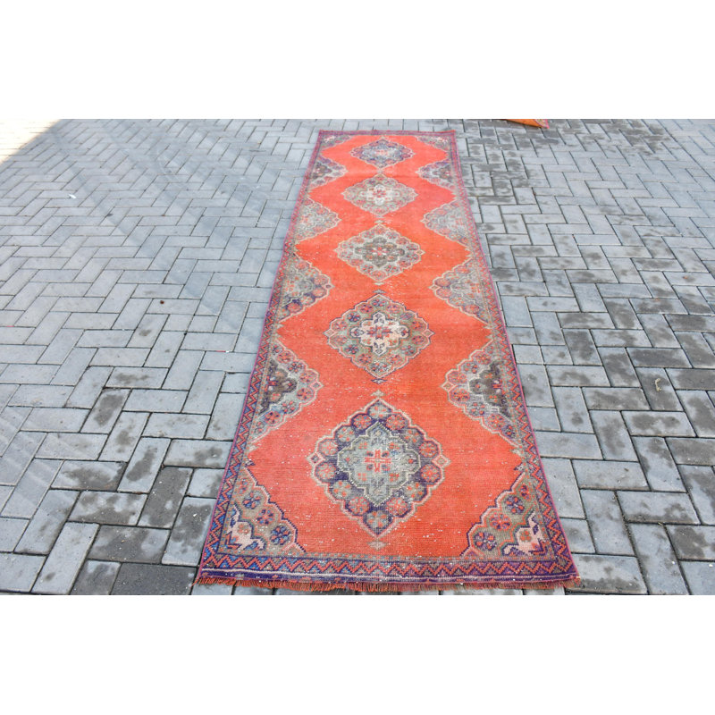 Tapis turc rétro tissé à la main dans des tons de terre, idéal pour décorer un couloir ou un vestibule