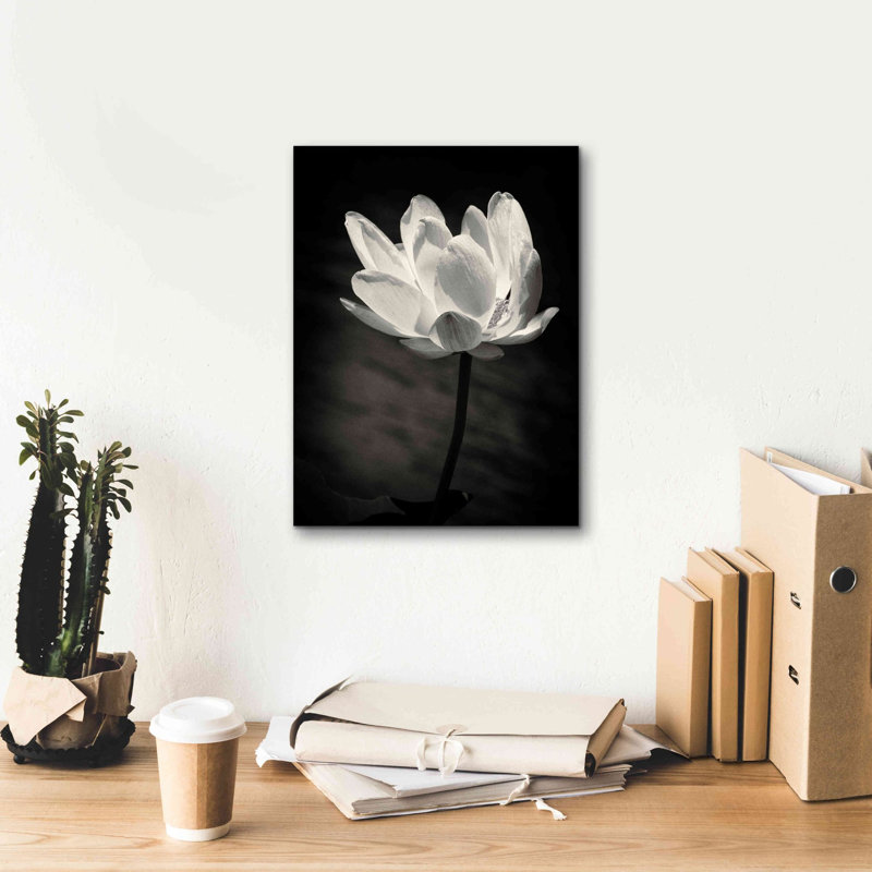 «Lotus Flower X» par Debra Van Swearingen, art mural sur toile, H 16 po x l 12 po x P 0,75 po