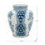 Vase en porcelaine bleue et blanche à motifs floraux, 9,1 po de diamètre x 11 po de hauteur