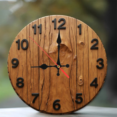 Horloge en bois texturé