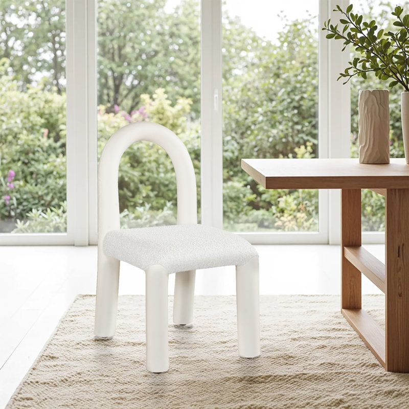 Chaise Amari, Crème, crème, Cuir végétalien et tissu bouclé