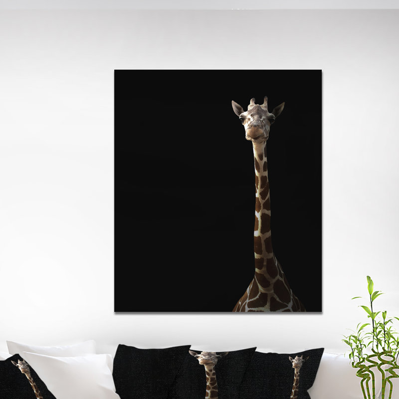 «Giraffe Hiding in the Dark», impression sur toile tendue, H 40 po x l 30 po x P 1,5 po