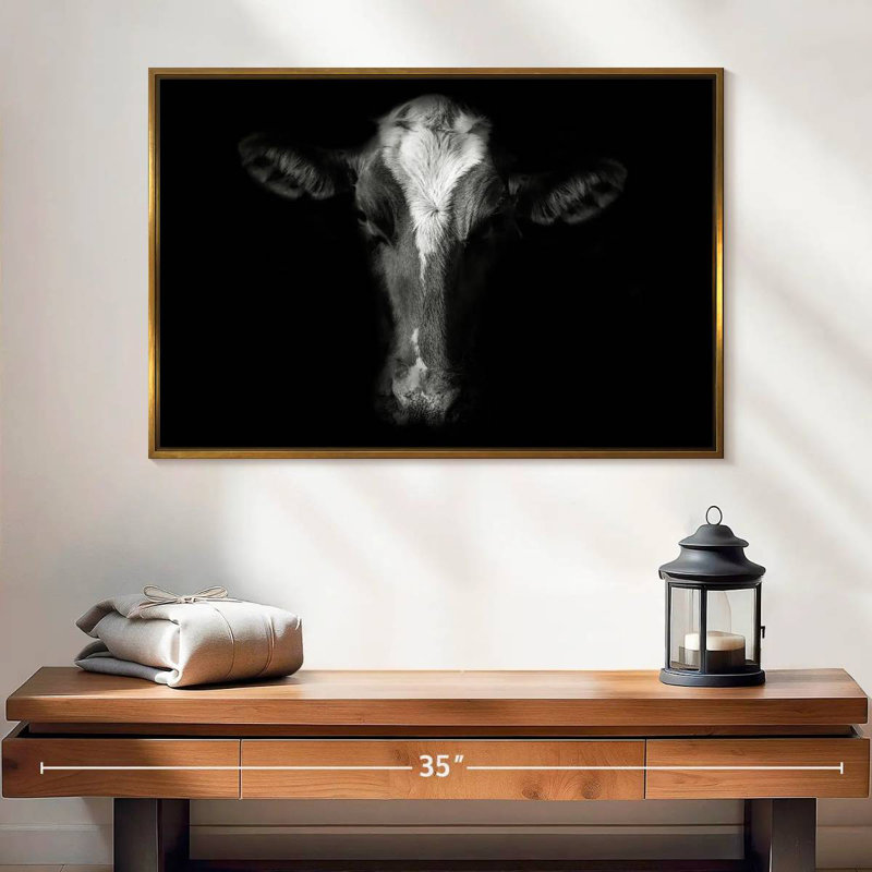 Visage de vache monochrome, Cadre flottant doré, 25 po x 17 po
