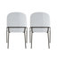 Confortable et élégante, cette chaise de salle à manger moderne est dotée d'un cadre en polyester robuste texturé en lin gris doux et d'une structure en bronze.-743677153