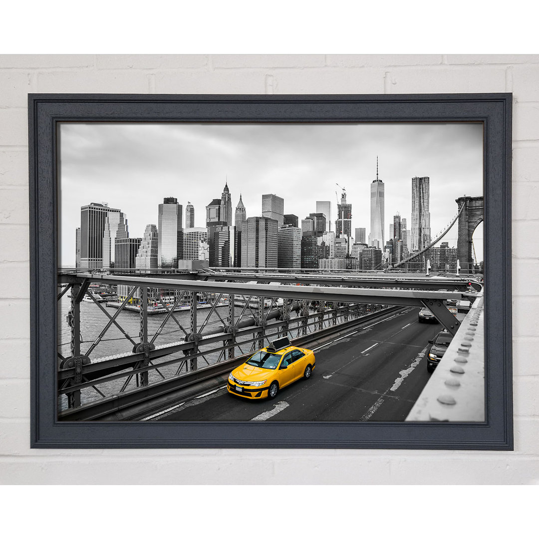 Gelbes Taxi auf der Brooklyn Bridge - Einzelne Bilderrahmen Kunstdrucke