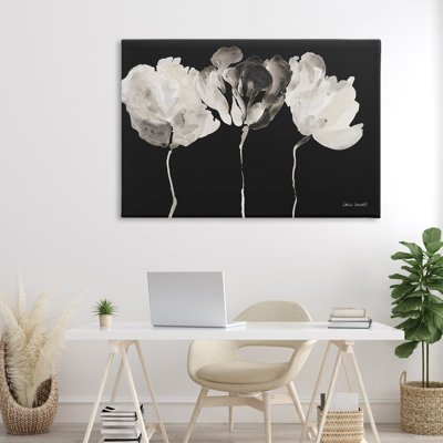 Trio en lumière sur toile noire, design par Lanie Loreth