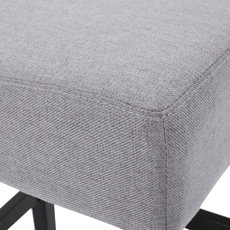 Tabouret de comptoir sans dossier Kd (2), gris. Assise en tissu lisse, pieds en bois massif. Transforme la maison. P 15 po x l 18,13 po x H 25,75 po, caractère moelleux, maison.
