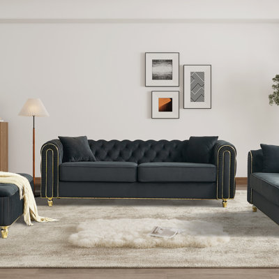 Canapé Chesterfield à capitonnage profond, 3 places avec coussins amovibles, accoudoirs à garniture dorée, pieds en métal doré