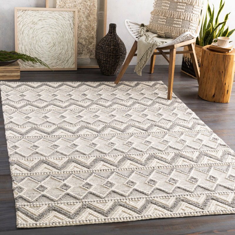 Whittington Gray and Cream Handwoven Wool 6' x 9' Bohemian Rug