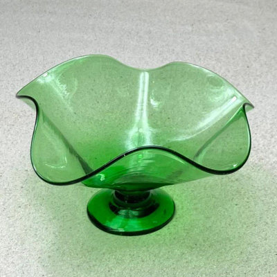 Chuyen Glass Decorative Bowl 1