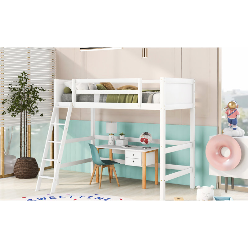 Lit mezzanine simple en bois massif blanc avec. Fabrication robuste pour plus de stabilité. Aucune fondation nécessaire. Support supplémentaire pour 14 lattes. Barrières de sécurité. 79,5 po X 41,8 po 67,5 po. Assemblage requis et assemblage requis.