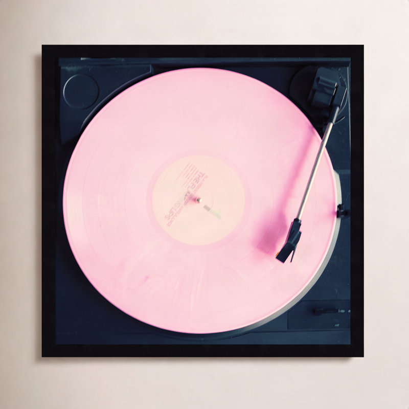 «Pink Record» par Caroline Mint - photographie avec cadre photo, H 19 po x l 19 po, Noir