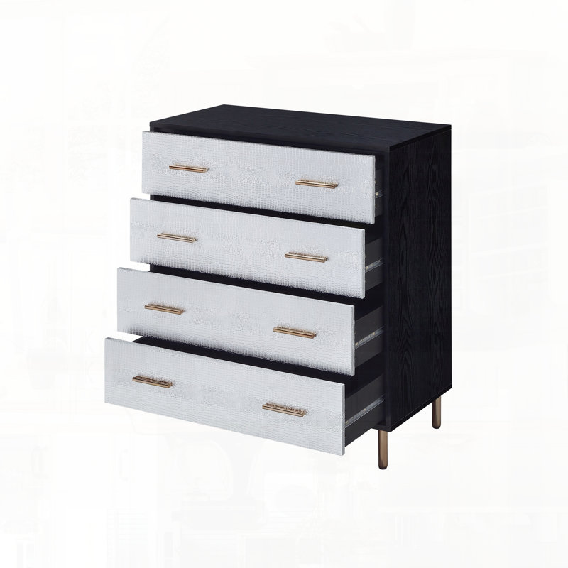 Finition de la commode de rangement dans la chambre à coucher