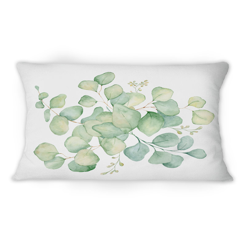 Bouquet d'eucalyptus vert sur coussin lombaire blanc