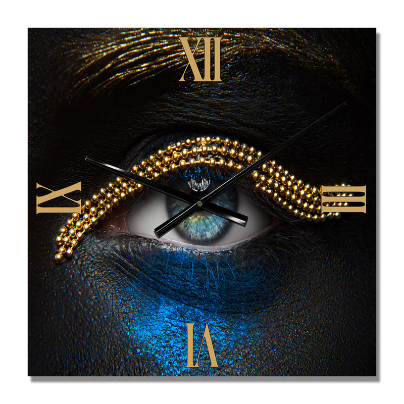 Horloge murale, Très grand, Femme avec une chaîne et un pigment
