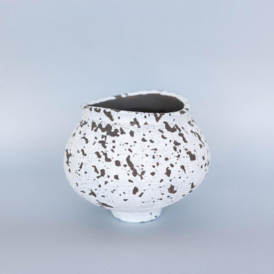Round Shape With A Unique Speckled White And Black Finish Flower Planter