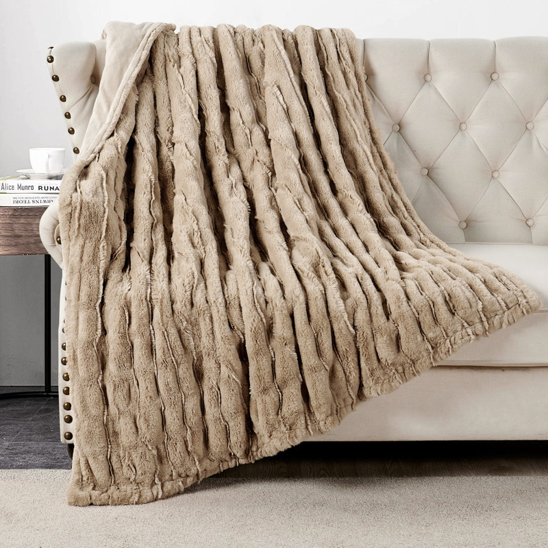  Jeté en fausse fourrure extensible, Taupe clair, L 50 po x L 60 po