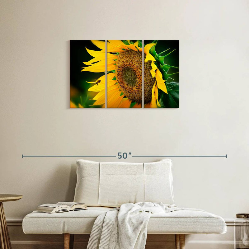 Abeille Harnek attirée par le tournesol, H 20 po x l 33 po
