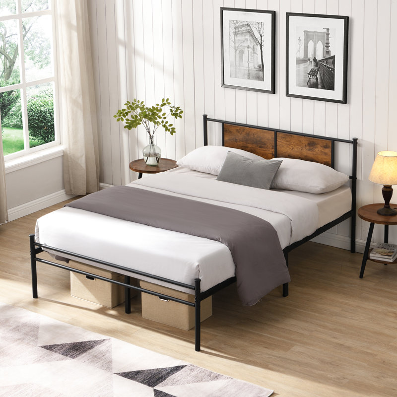 Structure de lit très grand en métal avec tête de lit en bois, chambre à coucher de style moderne et système d'écurie, table de nuit silencieuse, rangement sous le lit, cadre de lit noir facile à assembler, ornement et sommeil solide