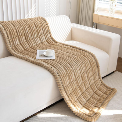 Housse antidérapante pour canapé pour chien moelleux, patin antidérapant pour garde-meubles lavable à la machine, protecteur de canapé confortable en peluche pour canapé trois places, café, 27,6 po x 70,9 po, 1 pièce