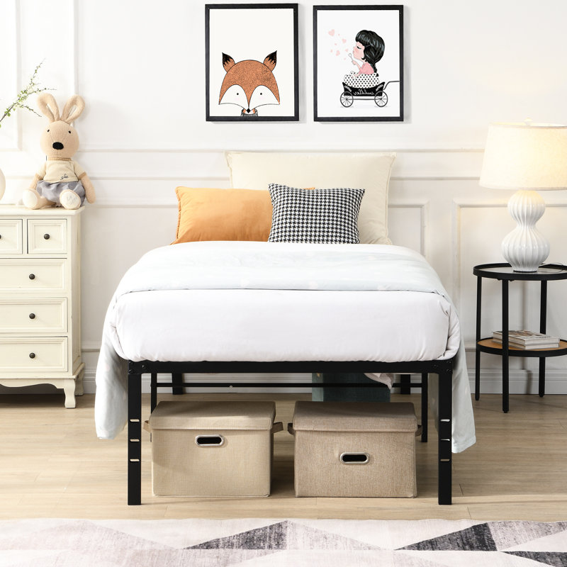 Structure de lit simple en métal noir robuste avec assemblage rapide, sommeil silencieux et confortable, résistance de 750 livres, support de matelas renforcé, espace sous le rangement, trous pour le pied de la tête, convient