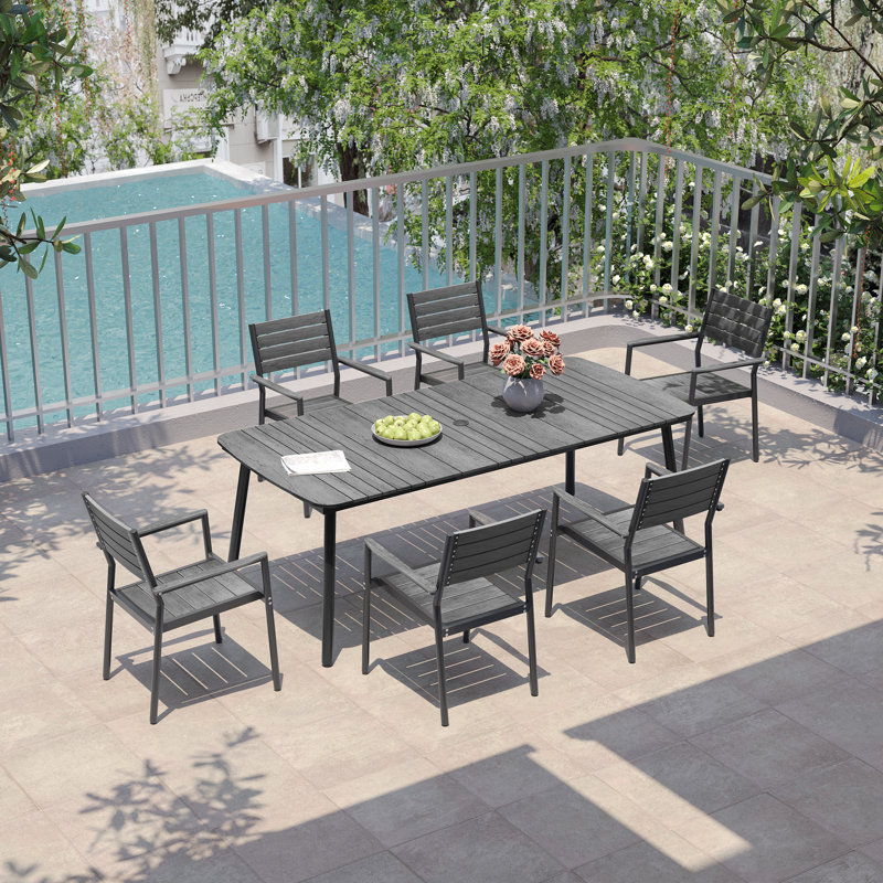 Table de salle à manger de patio ovale avec trou pour parasol et structure en aluminium, L 38 po x L 81,5 po x H 29,1 po