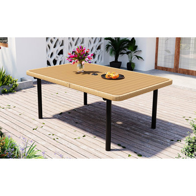 Table de salle à manger rectangulaire pour l'extérieur 59 "- Plateau en polywood, pieds en fer, trou de parasol pour patio