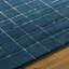 Tapis bleu touffeté à la main Mallory-701454738
