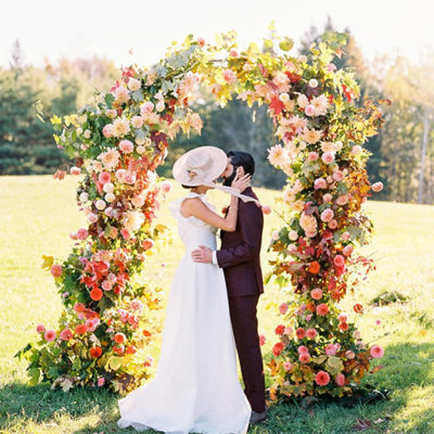 Arche de mariage blanche en métal 7,8 pi
